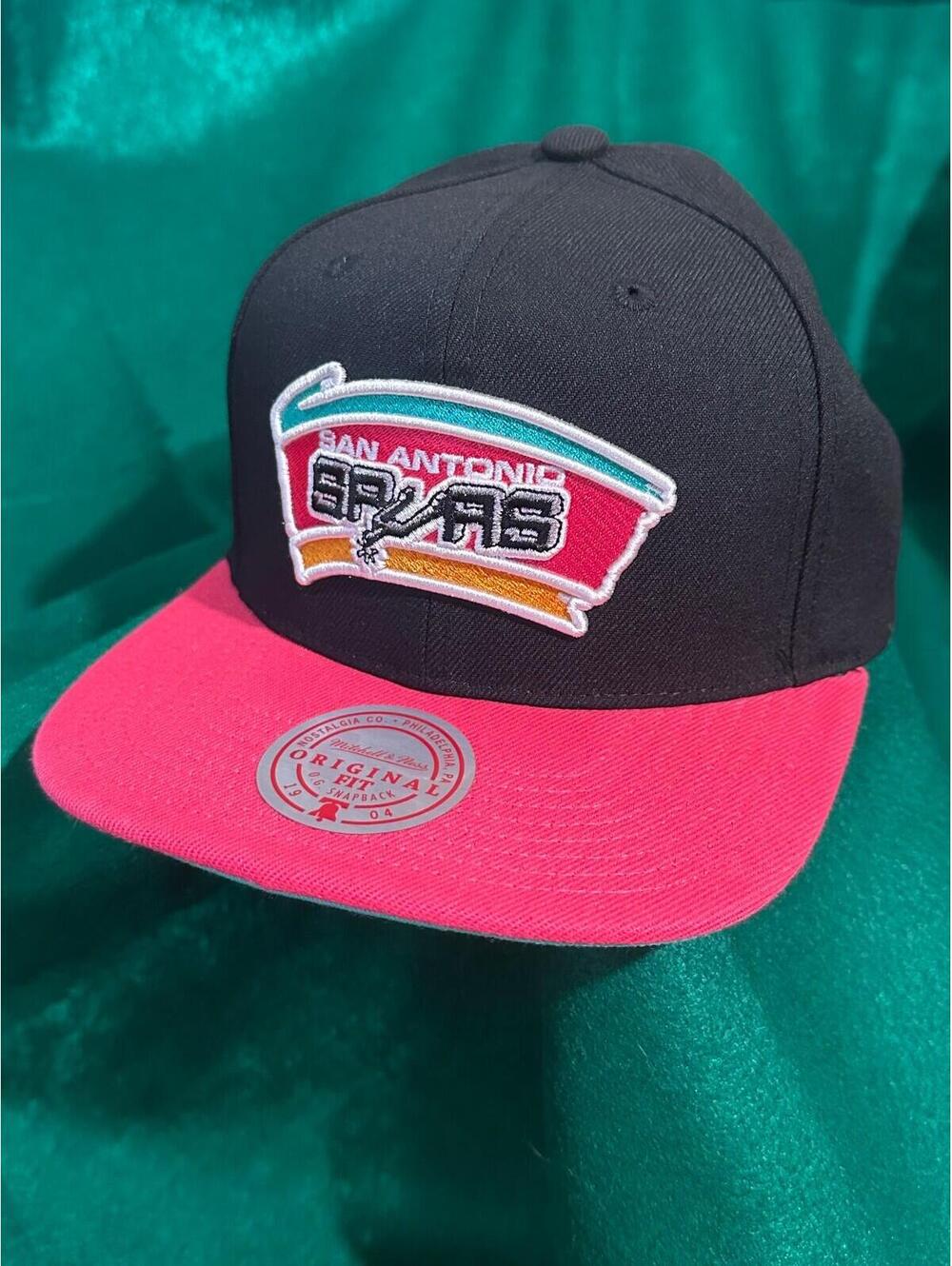 Mitchell & Ness Black/Pink NBA San Antonio Spurs HWC Core Basic Snapback - OSFA